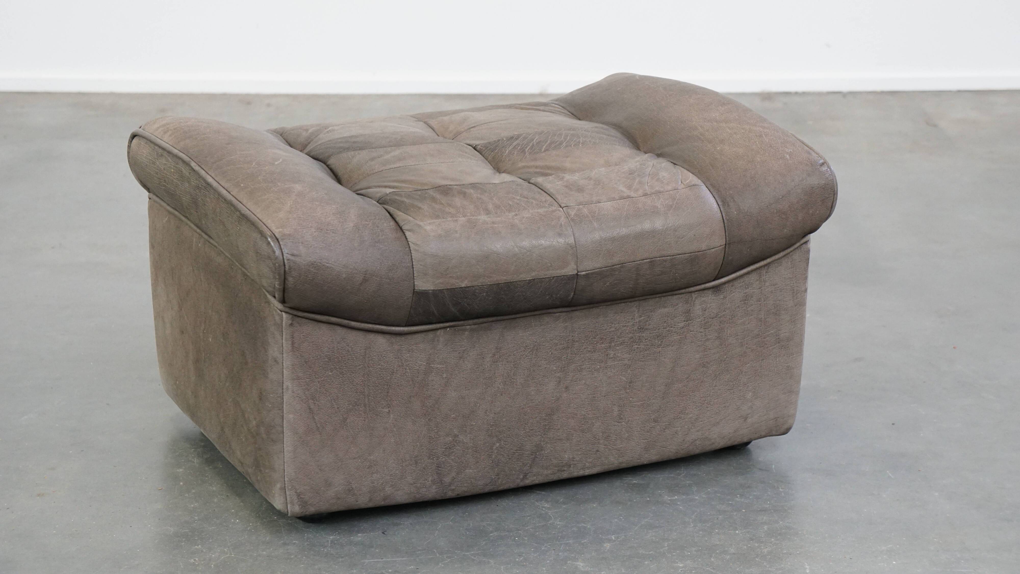 Canapé design modulable en cuir gris, 3 modules et 1 repose-pieds