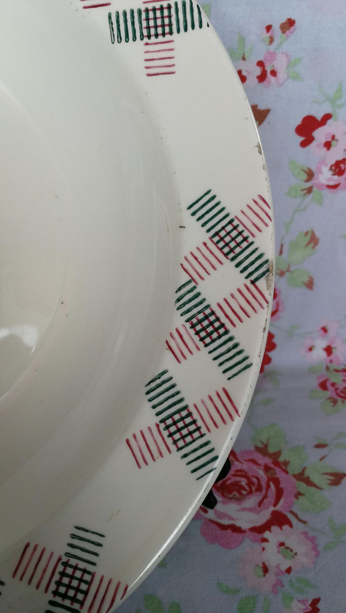 Plat creux style art deco formes géometriques vintage vert et rouge