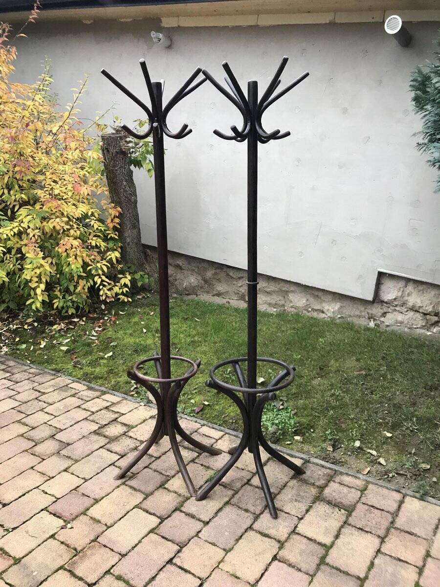 Paire de portants Thonet hongrois en bois marron, 1930s — élancés avec porte-parapluie
