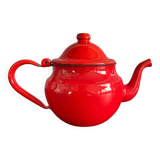 Théière rouge en tôle émaillée