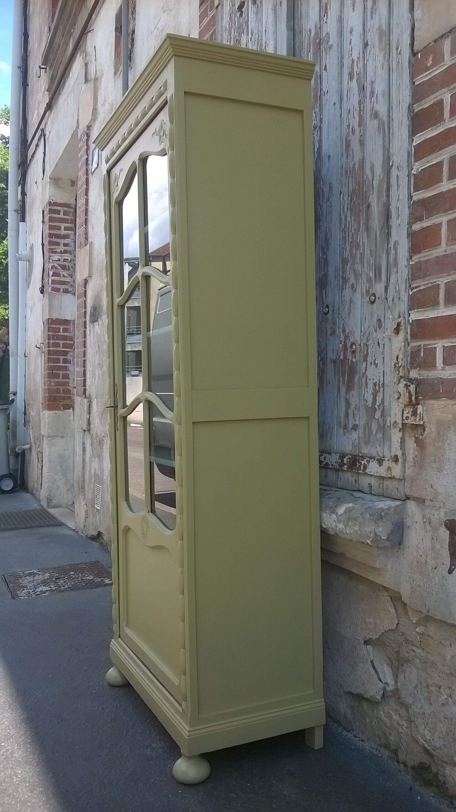 Parisian showcase cabinet 1930