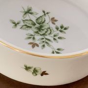 White and green porcelain ashtray with floral pattern from Hollóháza, with gold trim, 1960s.