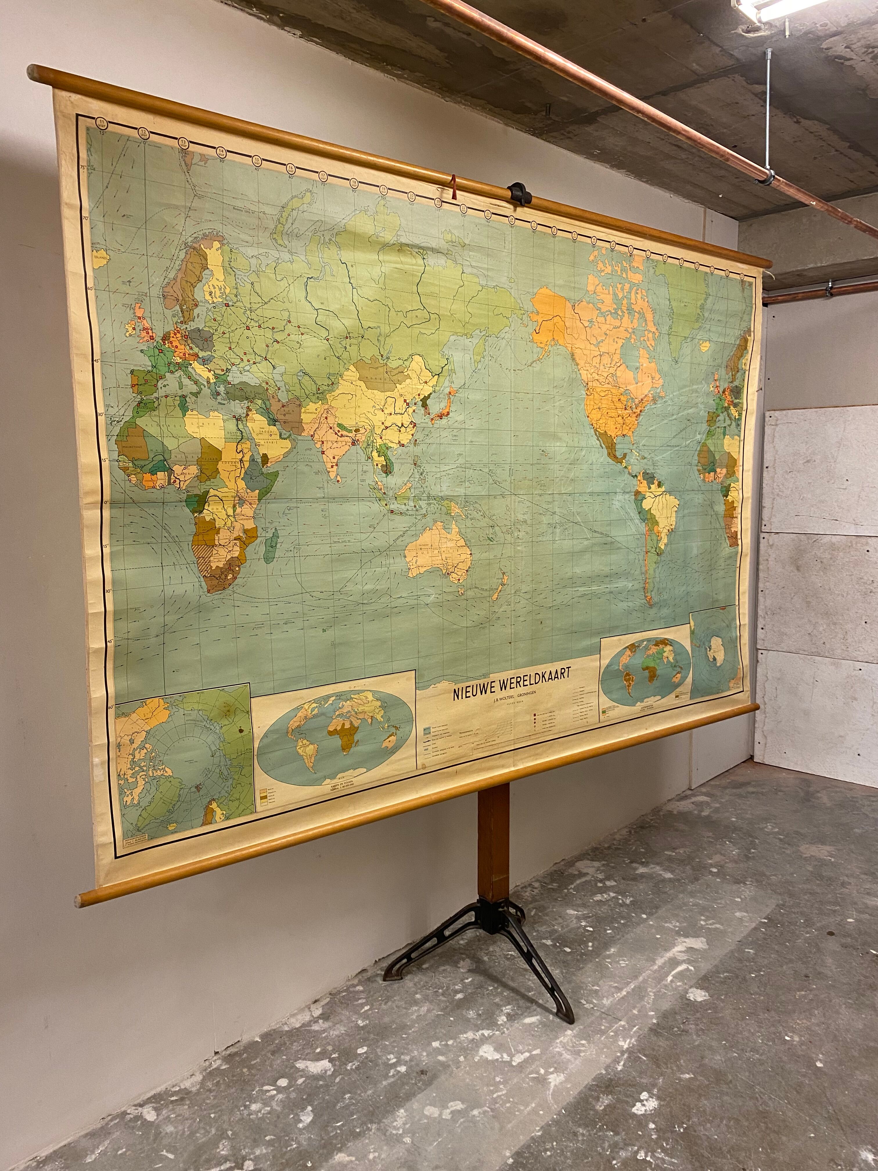 Large Vintage New World School Map