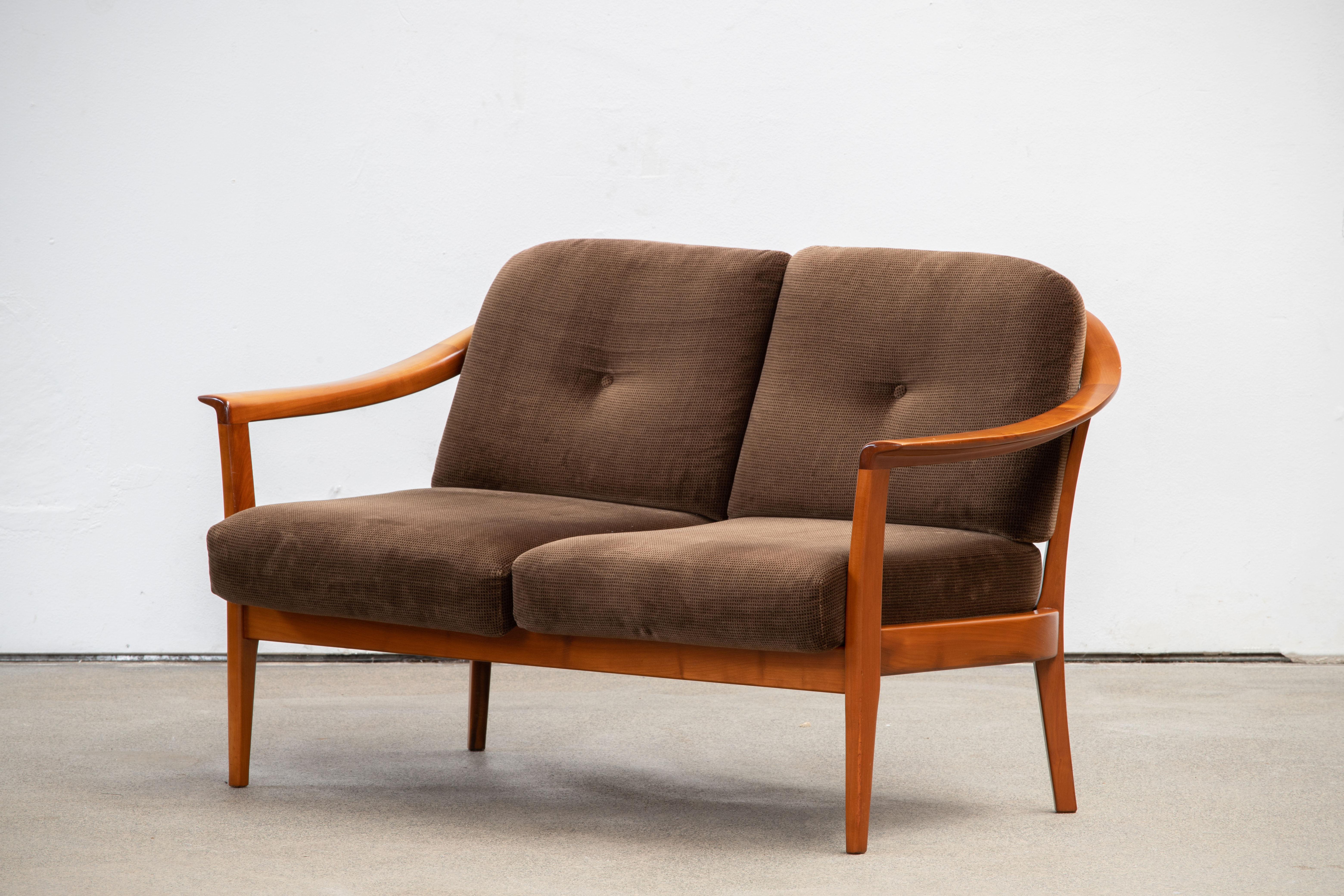 Vintage Scandinavian Sofa – 133 cm