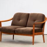 Vintage Scandinavian Sofa – 133 cm