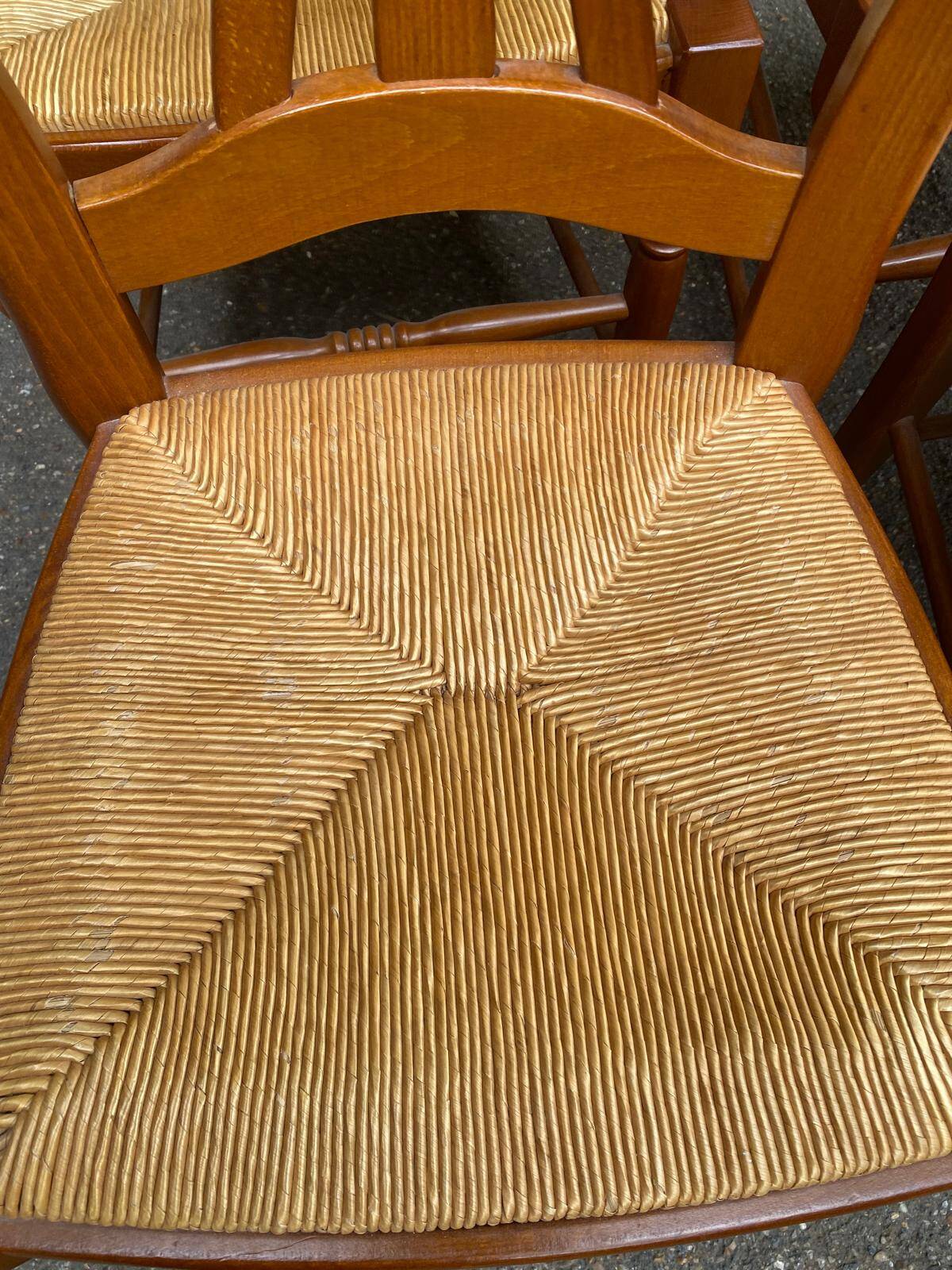 6 country-style chairs in solid cherry wood with rush seats from the 1990s.