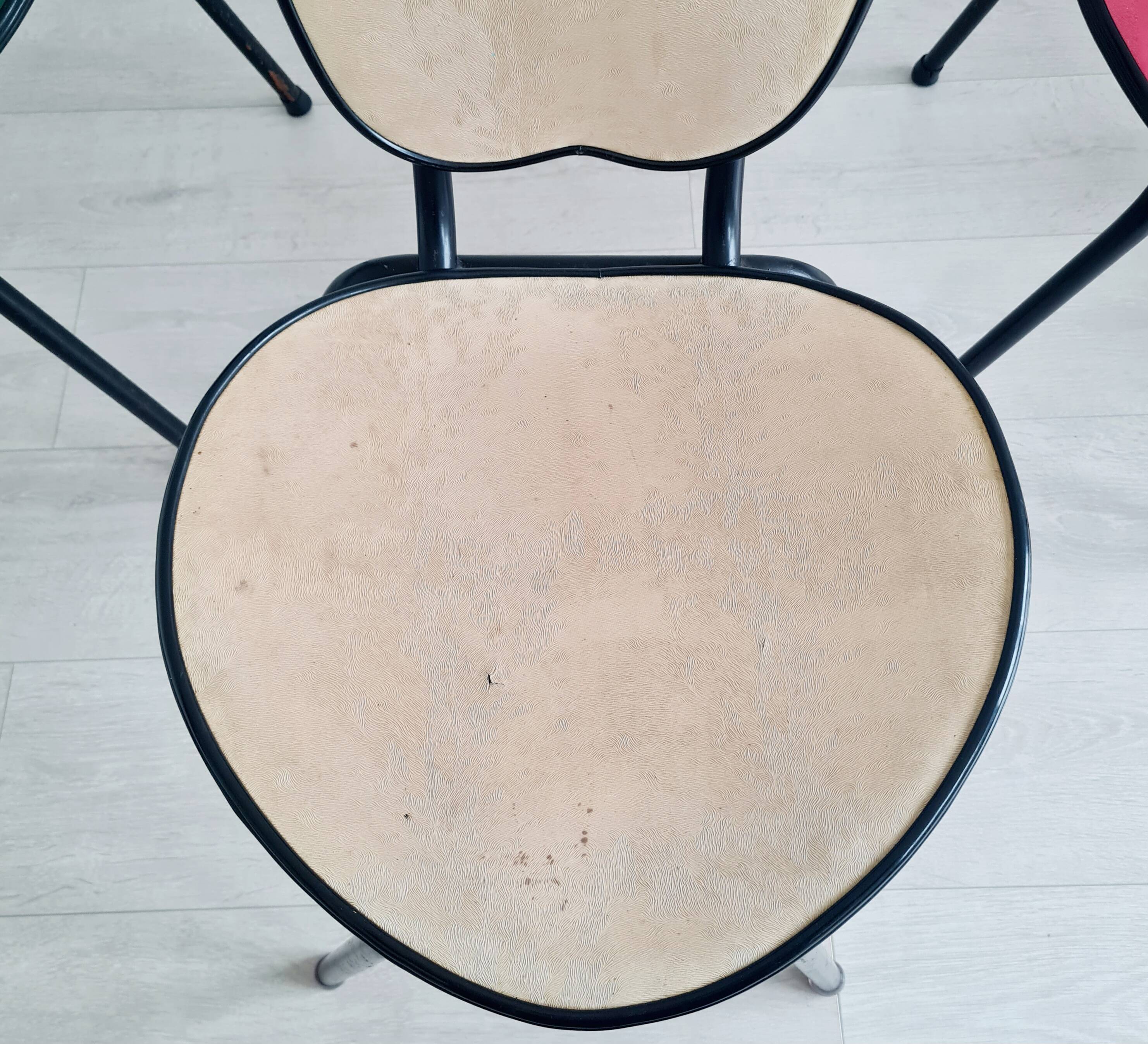 Suite de 5 chaises années 50