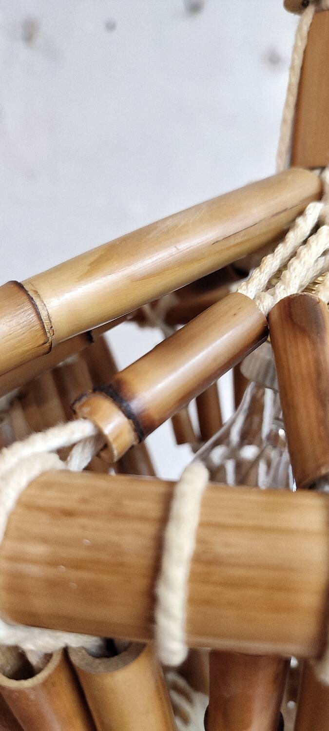Lámpara de techo de bambú y macramé. Spain, 1980s.