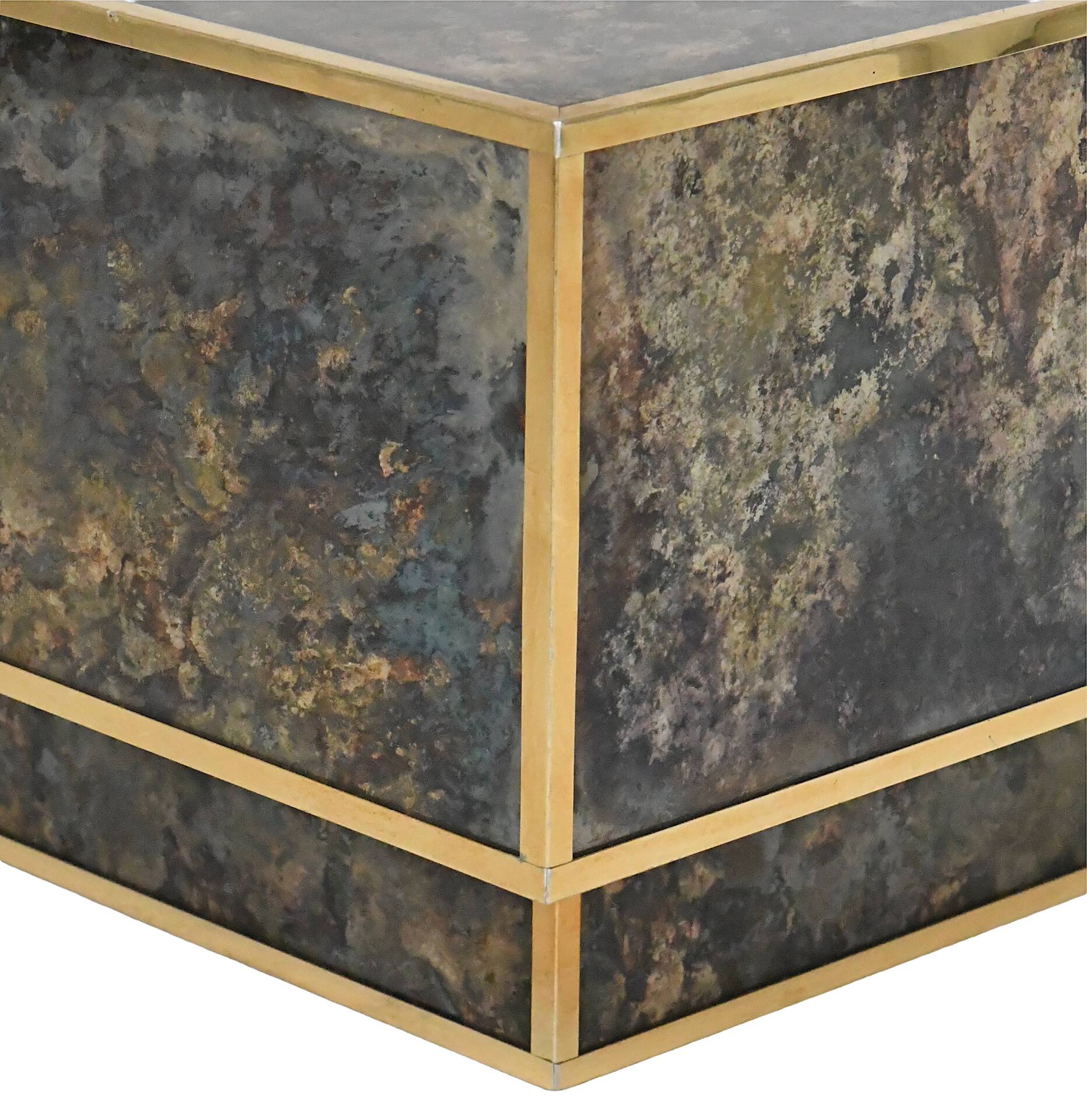 Square coffee table in marble-effect glass.