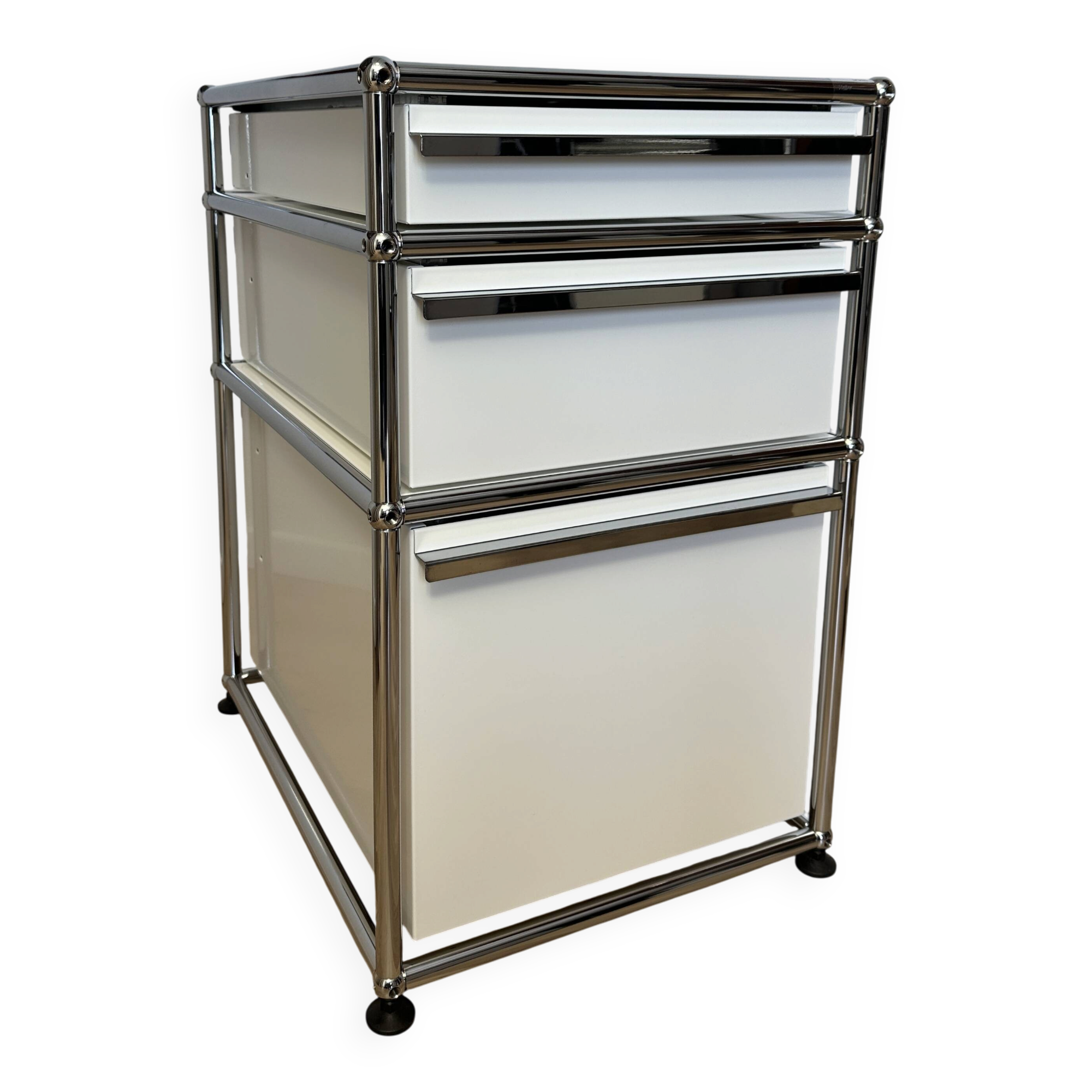 USM Haller wheeled caisson in Pure White