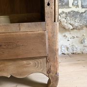 Bibliothèque en bois rénovée