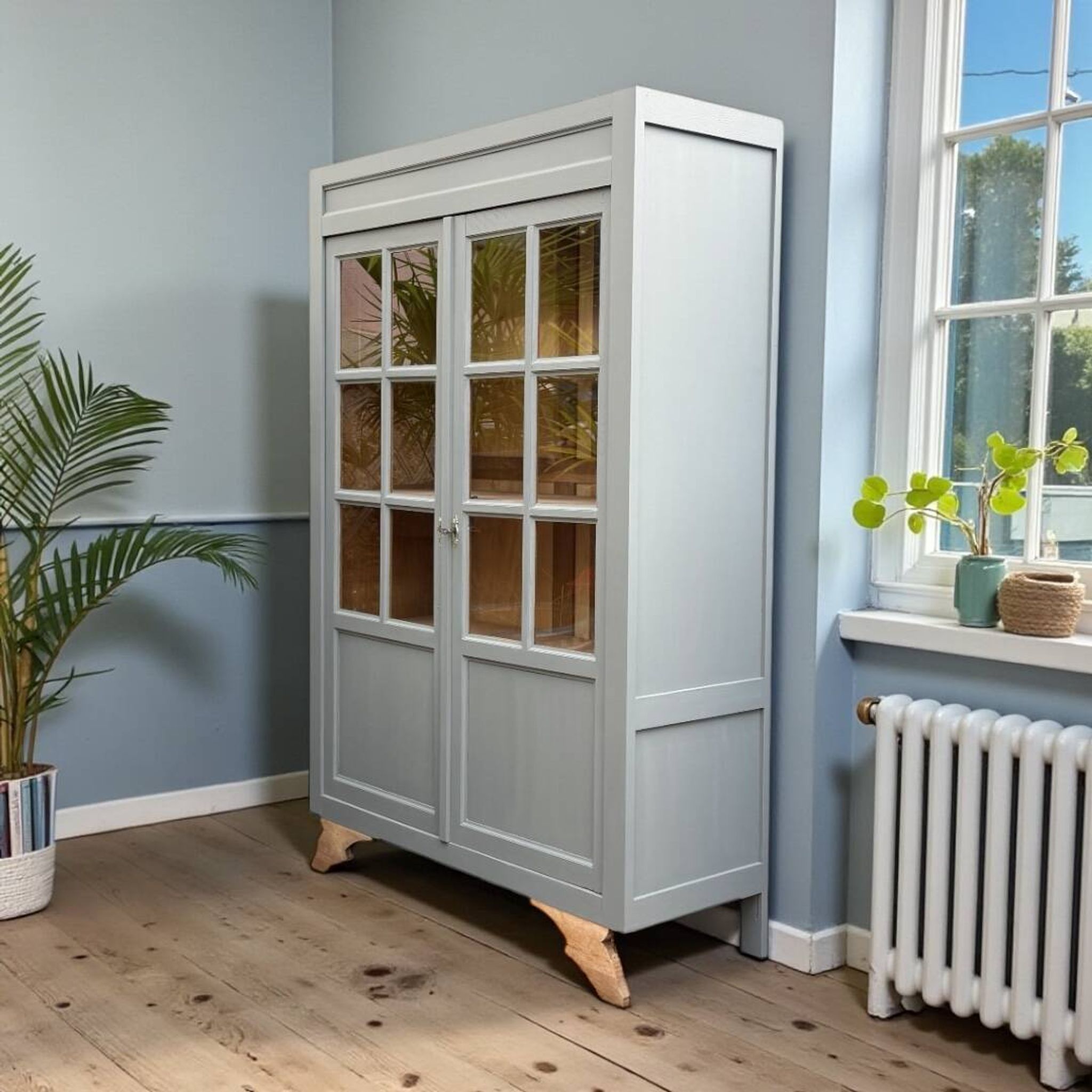 Armoire parisienne vitrée grise de la Samaritaine 1960