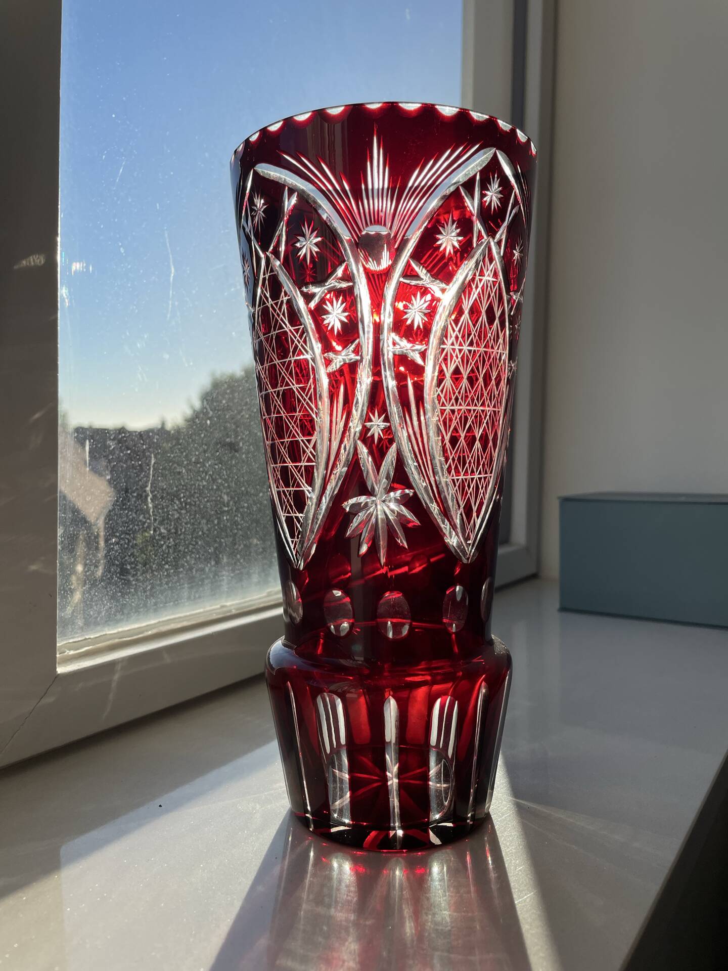 Hand-cut crystal vase, Bohemian or Polish - Vintage - Ruby/Cranberry