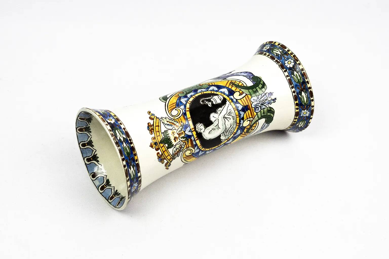 Cornet vase in fine earthenware from Gien, Renaissance decoration — late 19th century