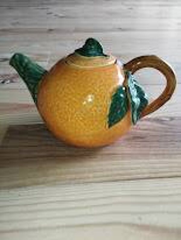 Théière vintage en céramique barbotine en forme d’orange – années 50