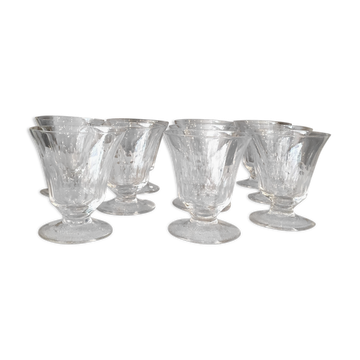 Suite de 10 verres a vin en verre sobre et elegant