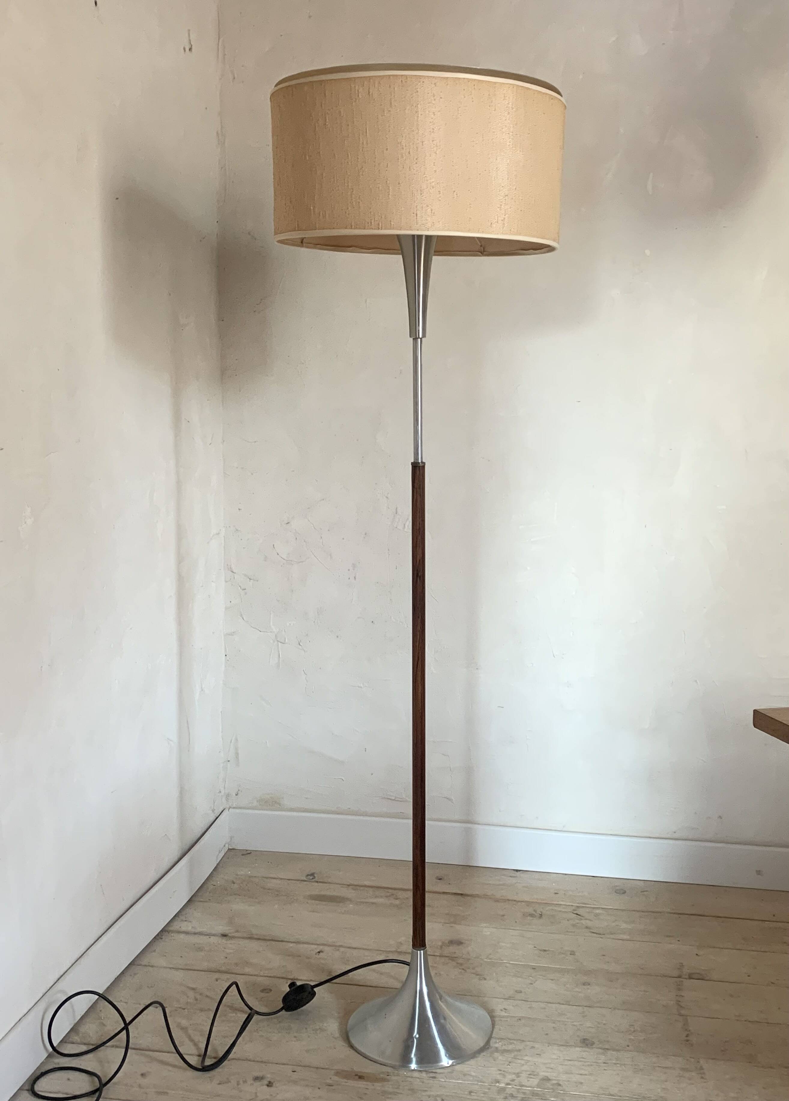 Lampadaire scandinave palissandre pied tulipe vintage