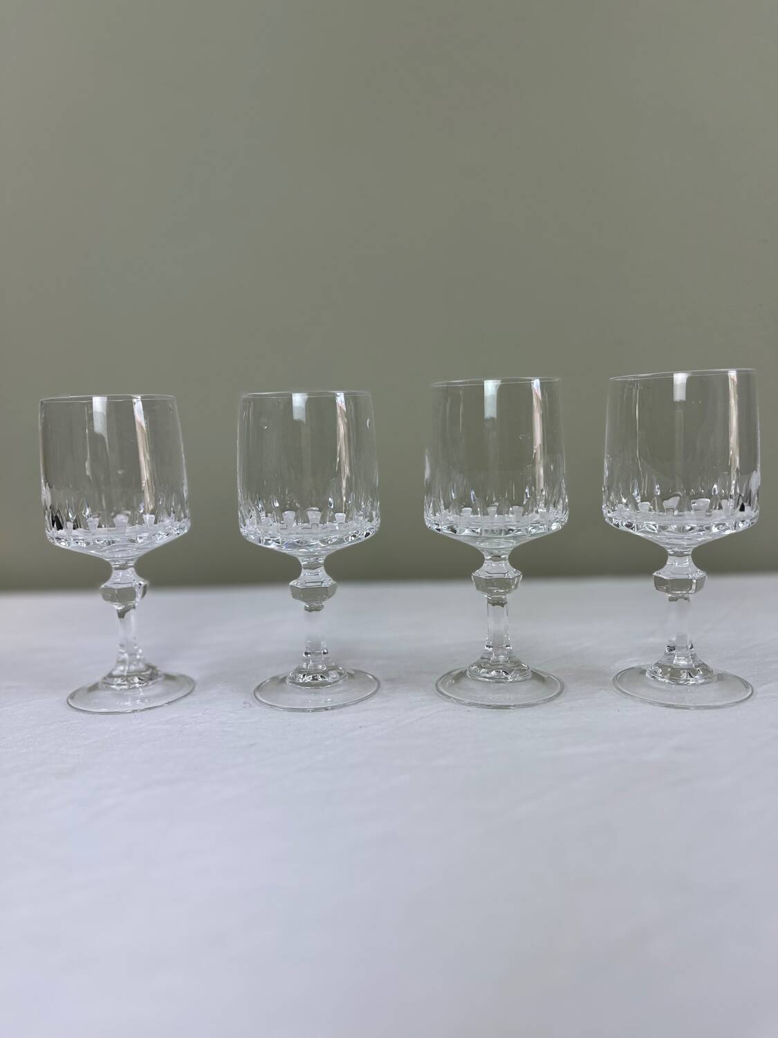 4 crystal glasses