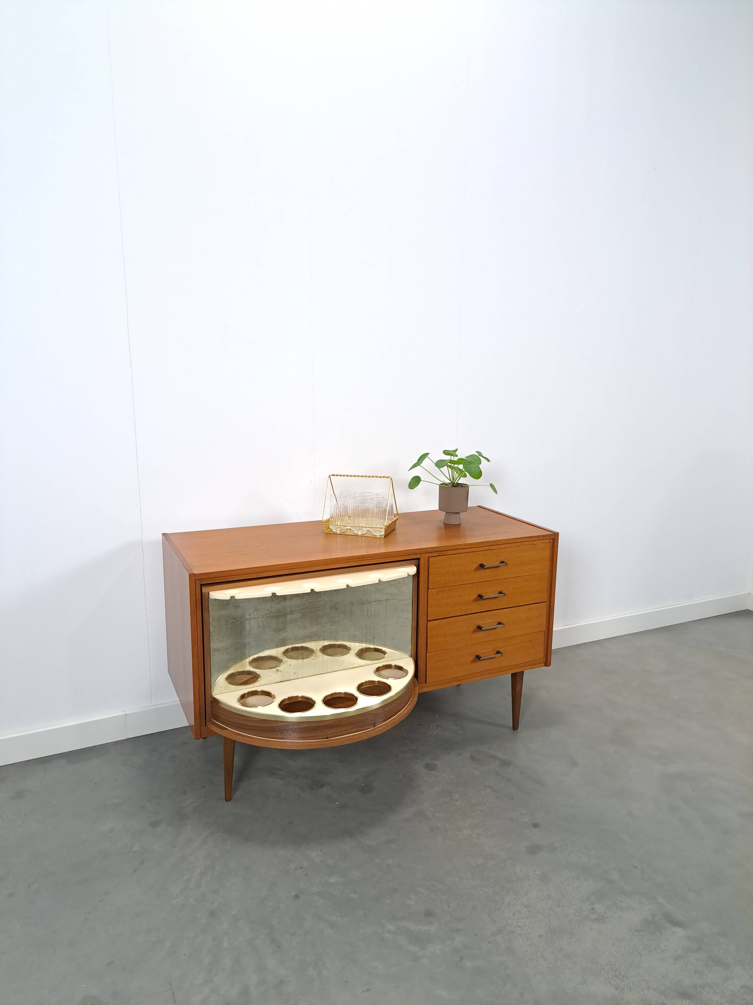 Fineer dressoir met draaibare bar en lades, barkast