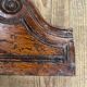 Corniche fronton en bas relief en bois