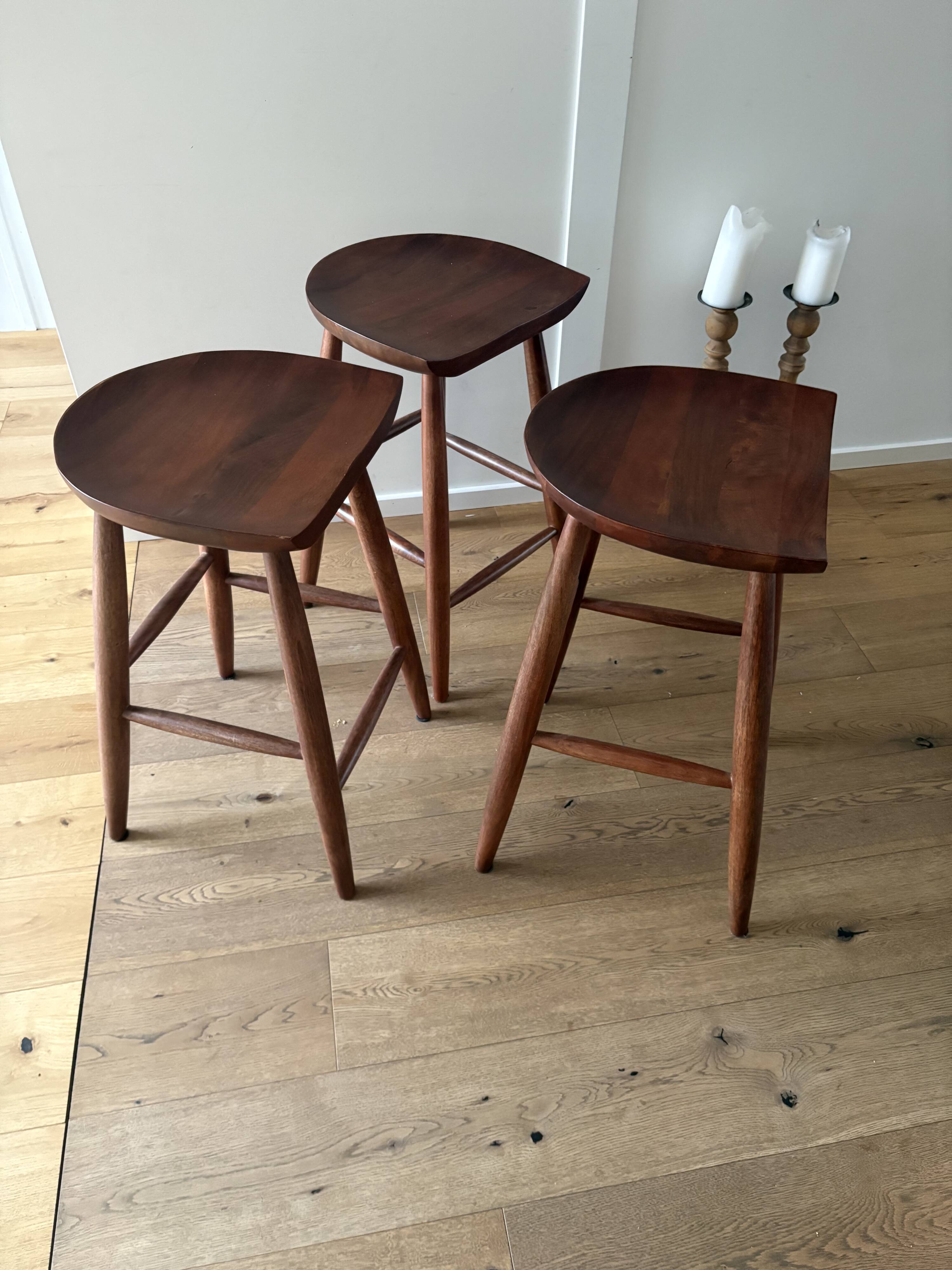 Tabouret Wabi sabi bois foncé