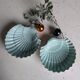 Shell-shaped porcelain dishes.