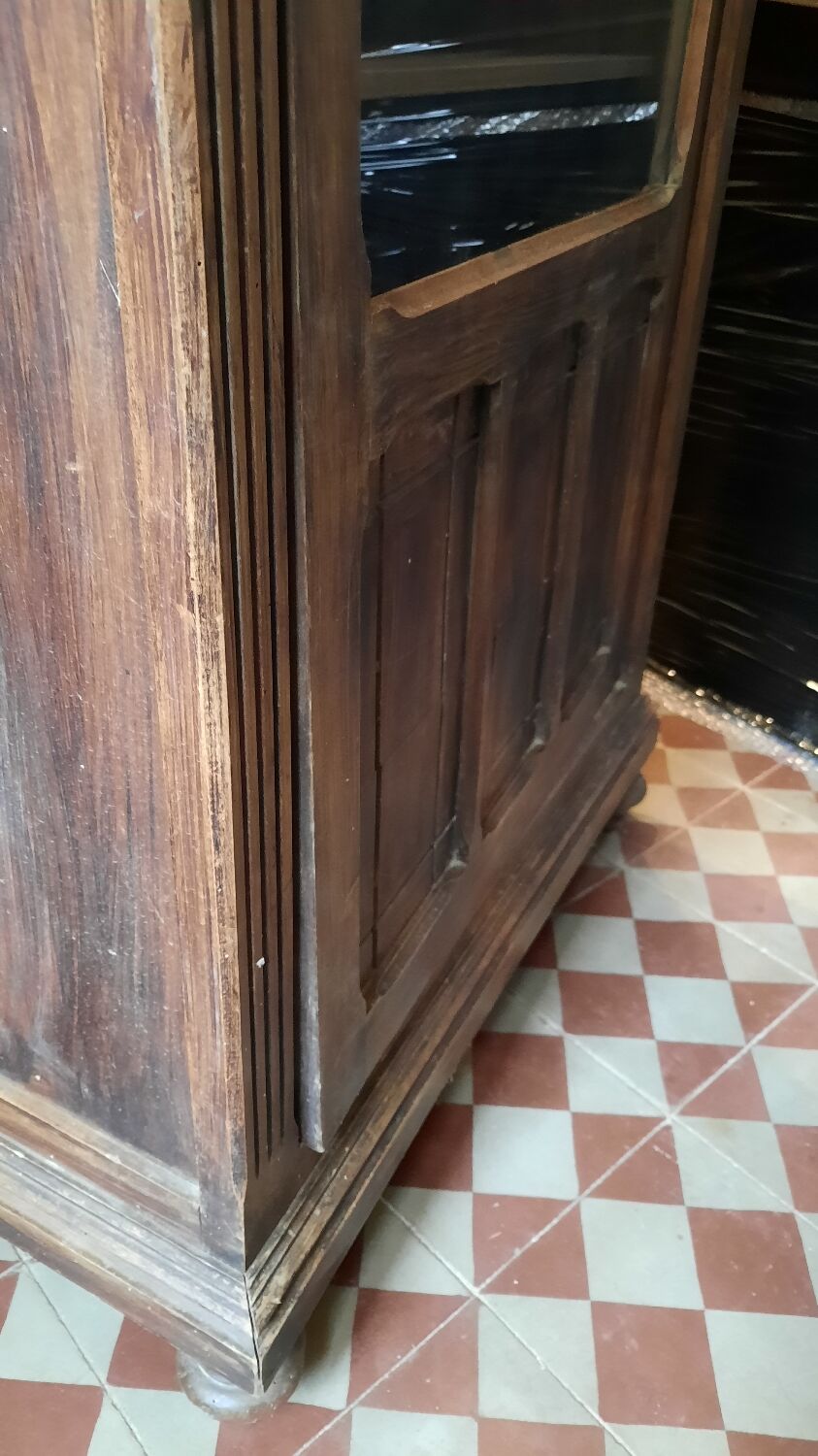 Art Deco style showcase