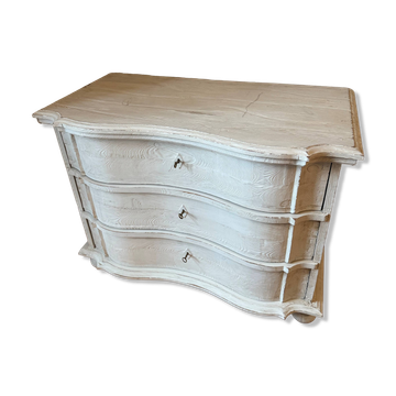 White wooden chest of drawers