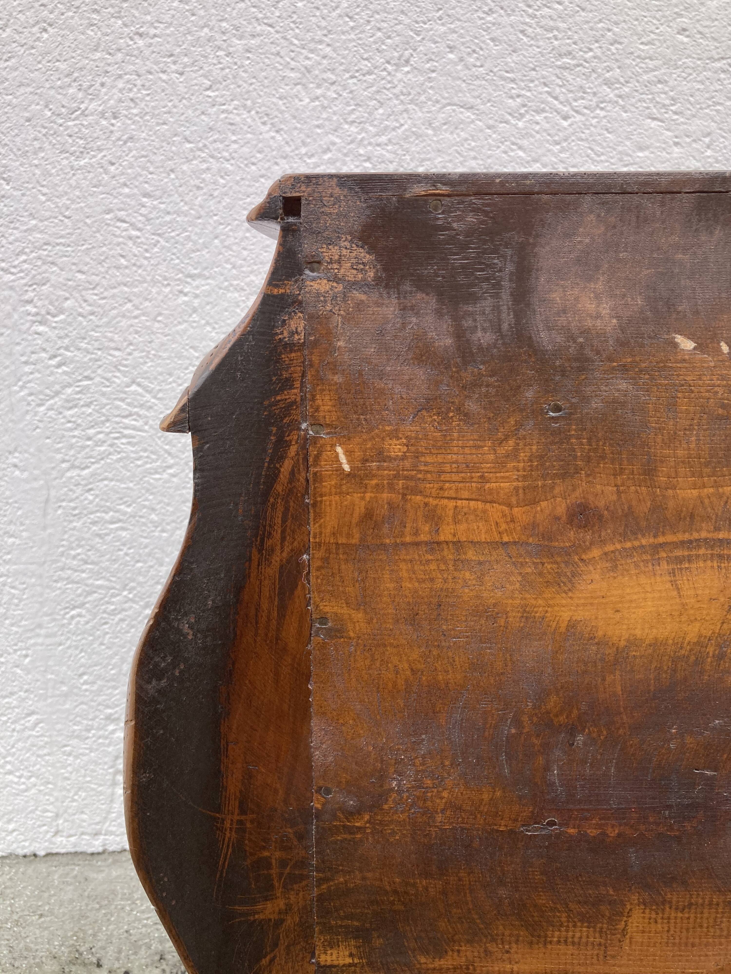 Louis XV style chest of drawers with four drawers