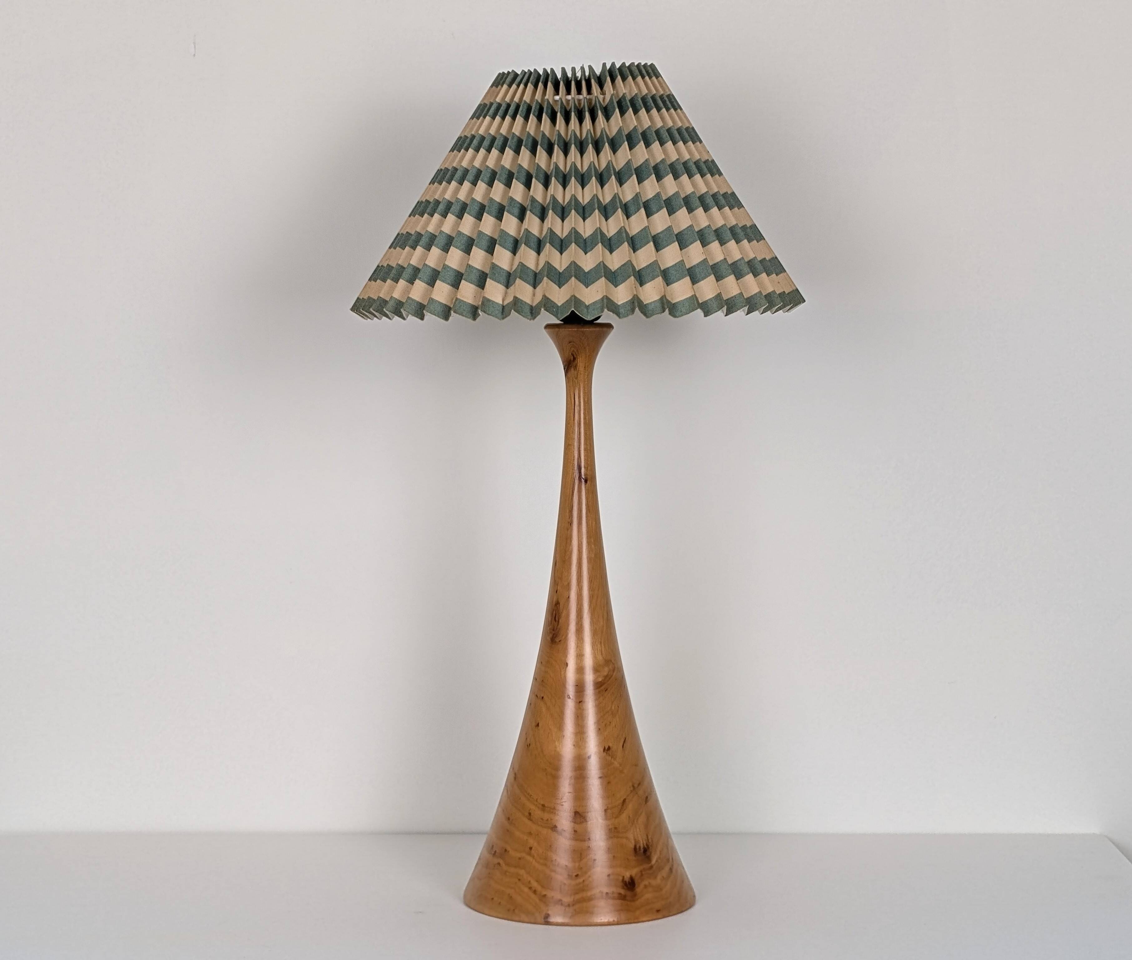 Lampe en bois tourné