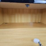 Paire de tables de chevet des années 60 avec porte à abattant et plateau en verre bleu
