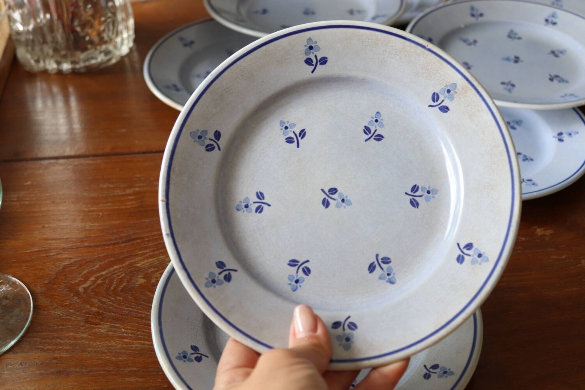 8 assiettes à dessert anciennes bleues fleuries faïencerie nouvelle