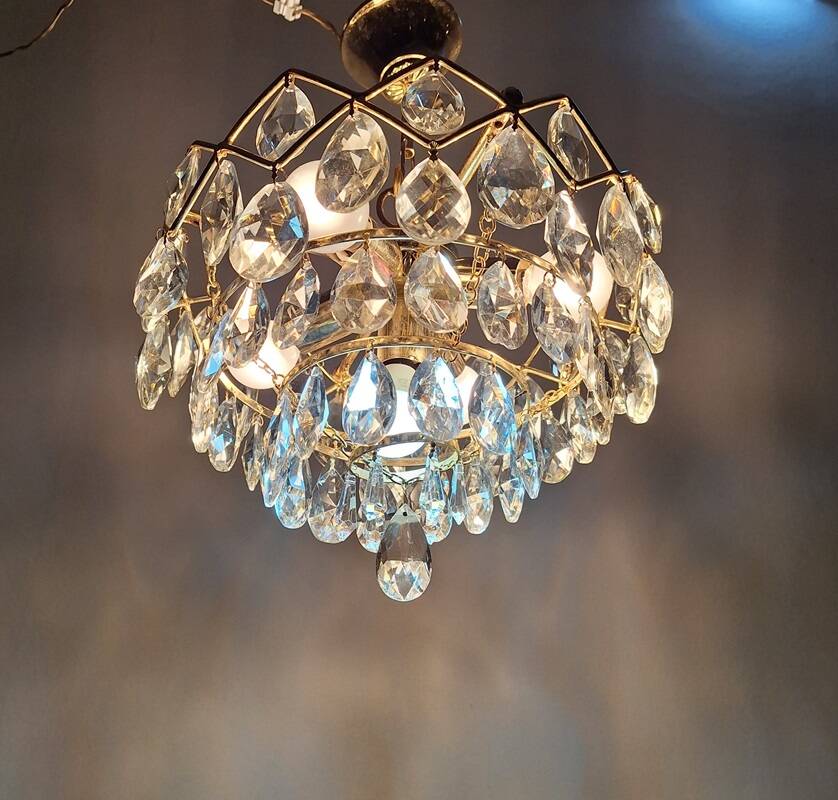 Vintage italian circular chandelier crystal drops