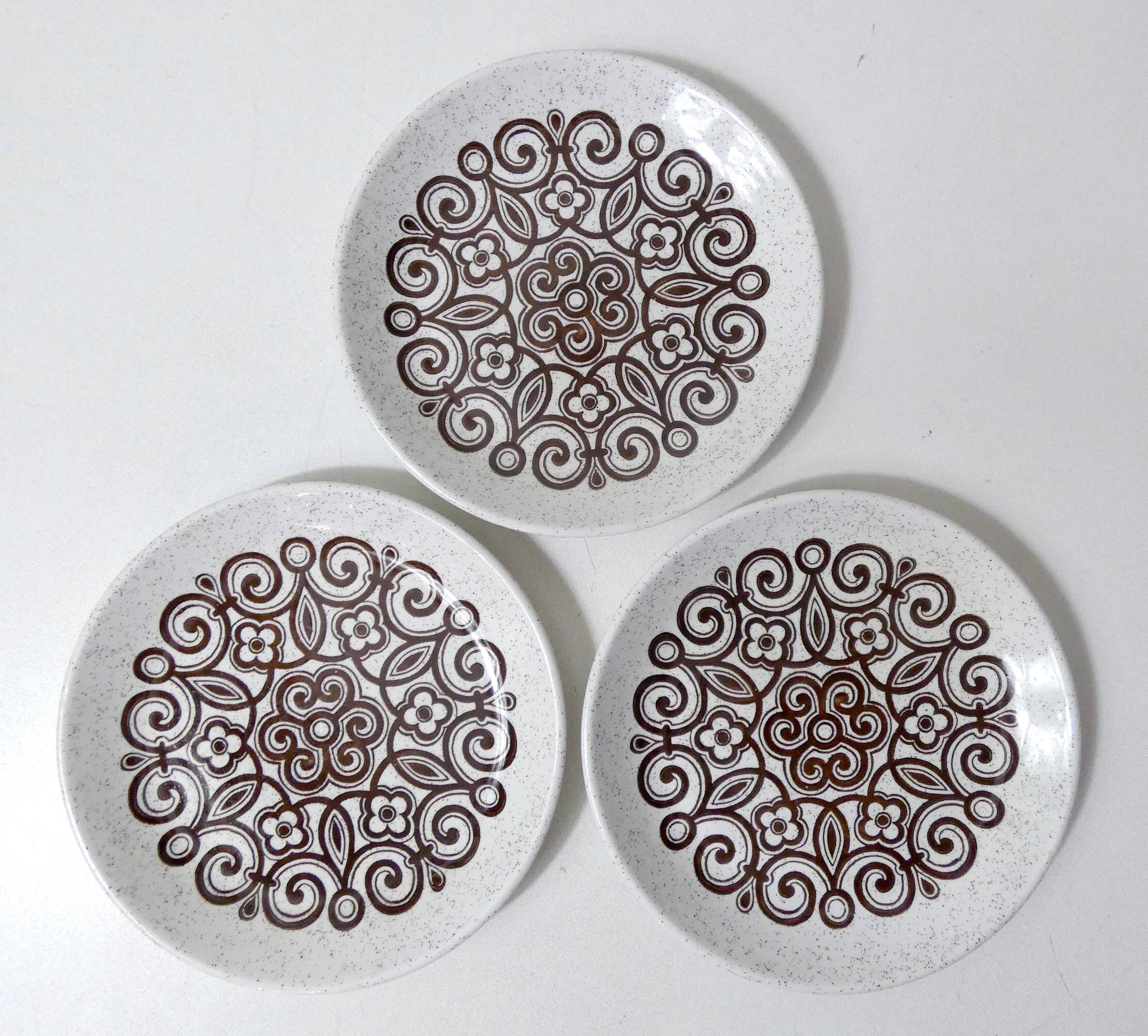 Assiettes staffordshire grès vintage