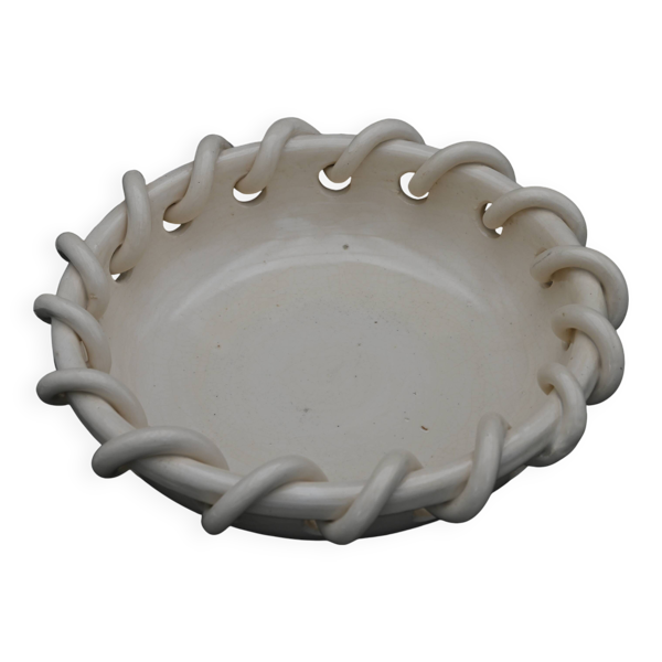 Coupe en faïence à décor tressé