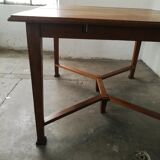 Table en  chêne doré, art nouveau