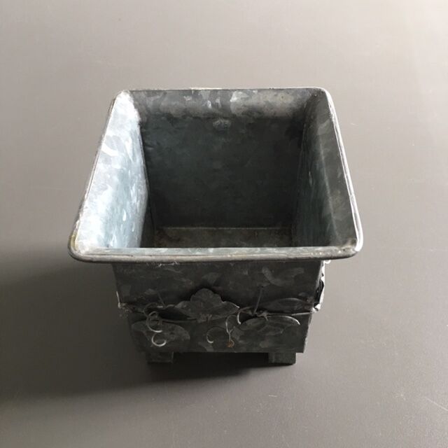 Galvanized flowerpot with ivy decor