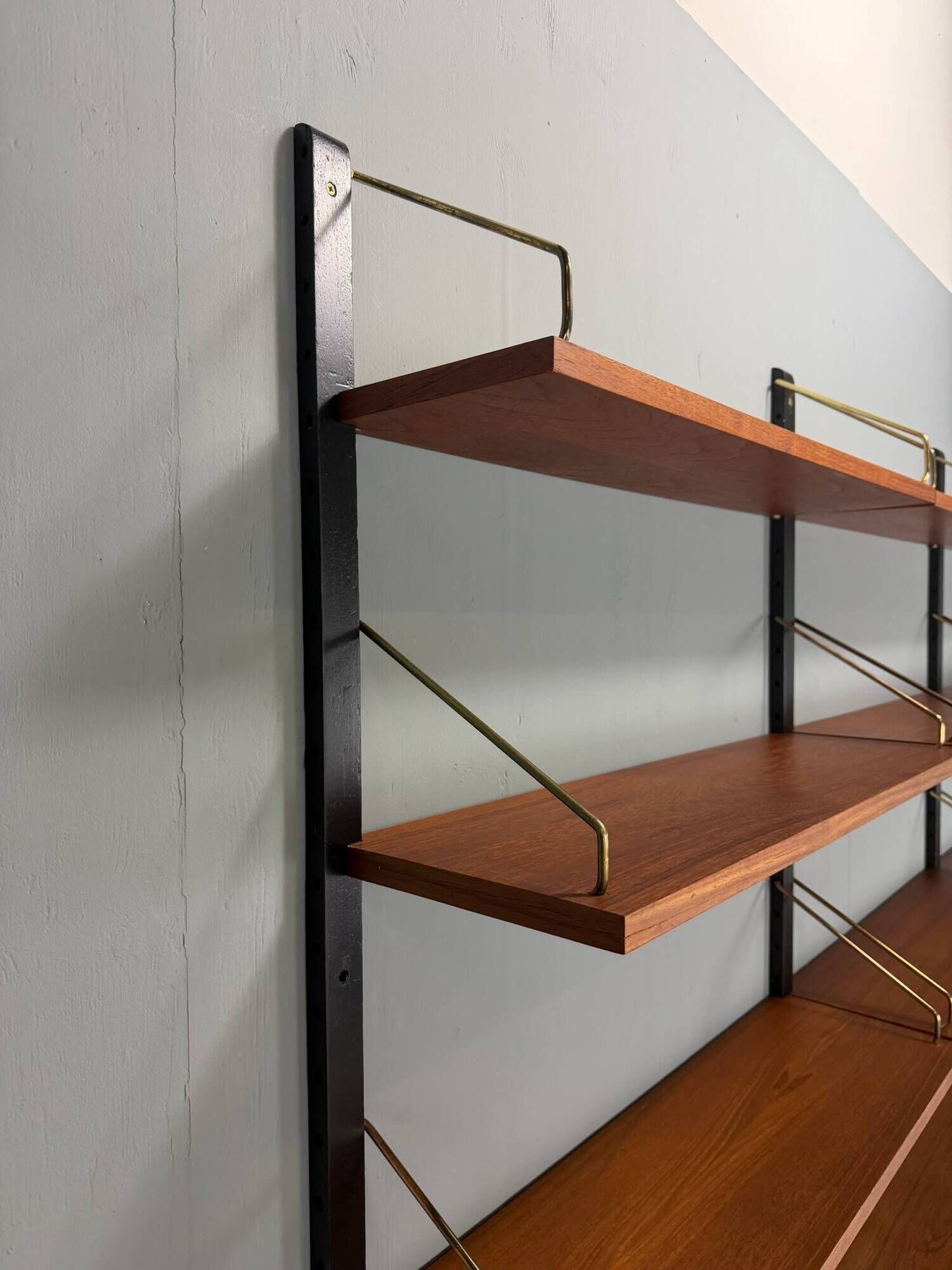 Modular wall shelf in teak in mid-century modern style, designed by Poul Cadovius for Cado, 1960.