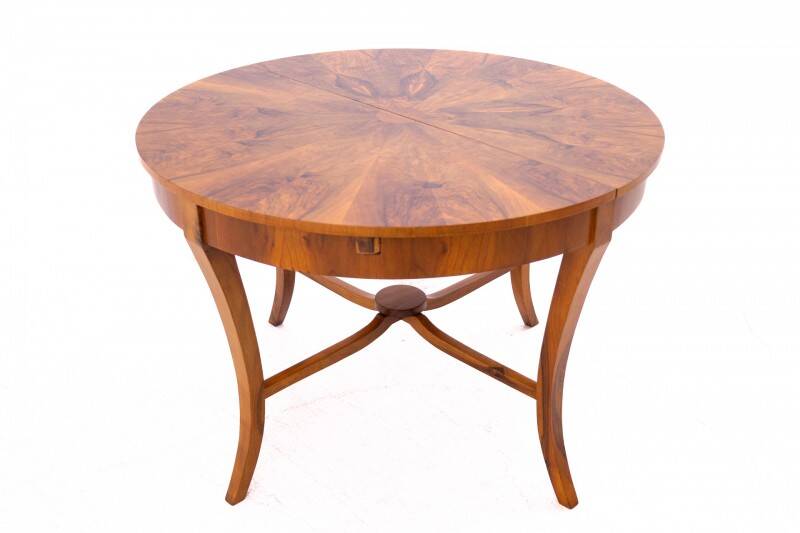 Art Deco round table from the 40s, Poland. After renovation.