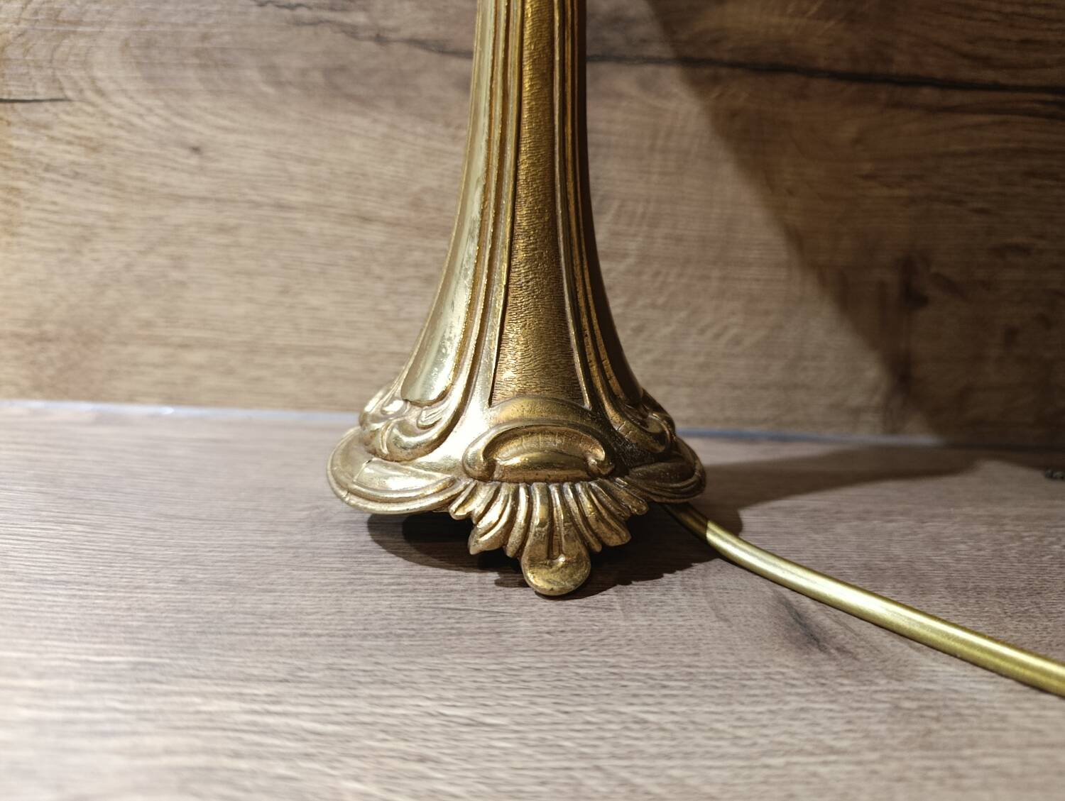 Lampe de table rétro chic bronze, globe à volant, vintage upcyclé