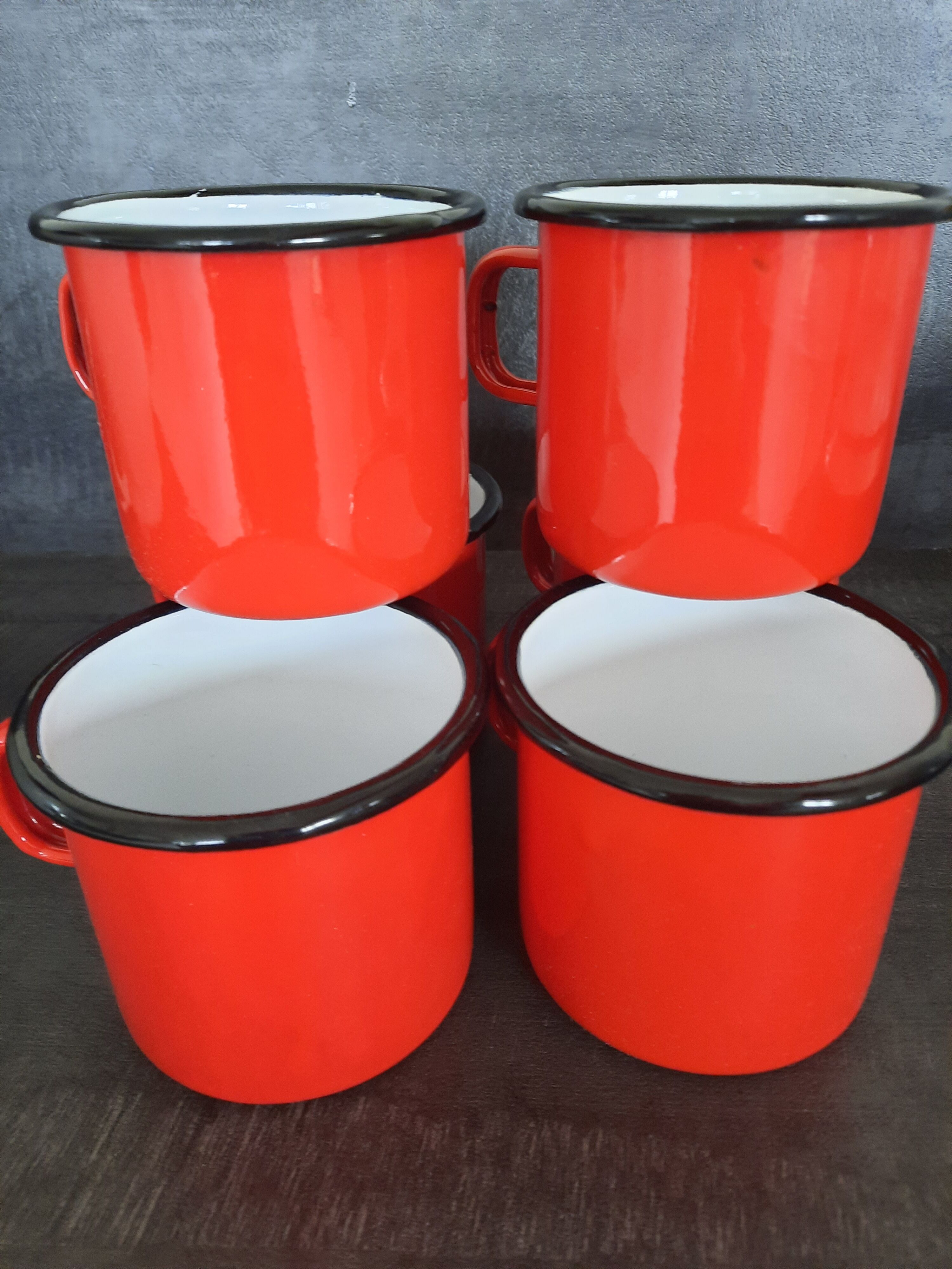 6 cups of enamelled sheet metal