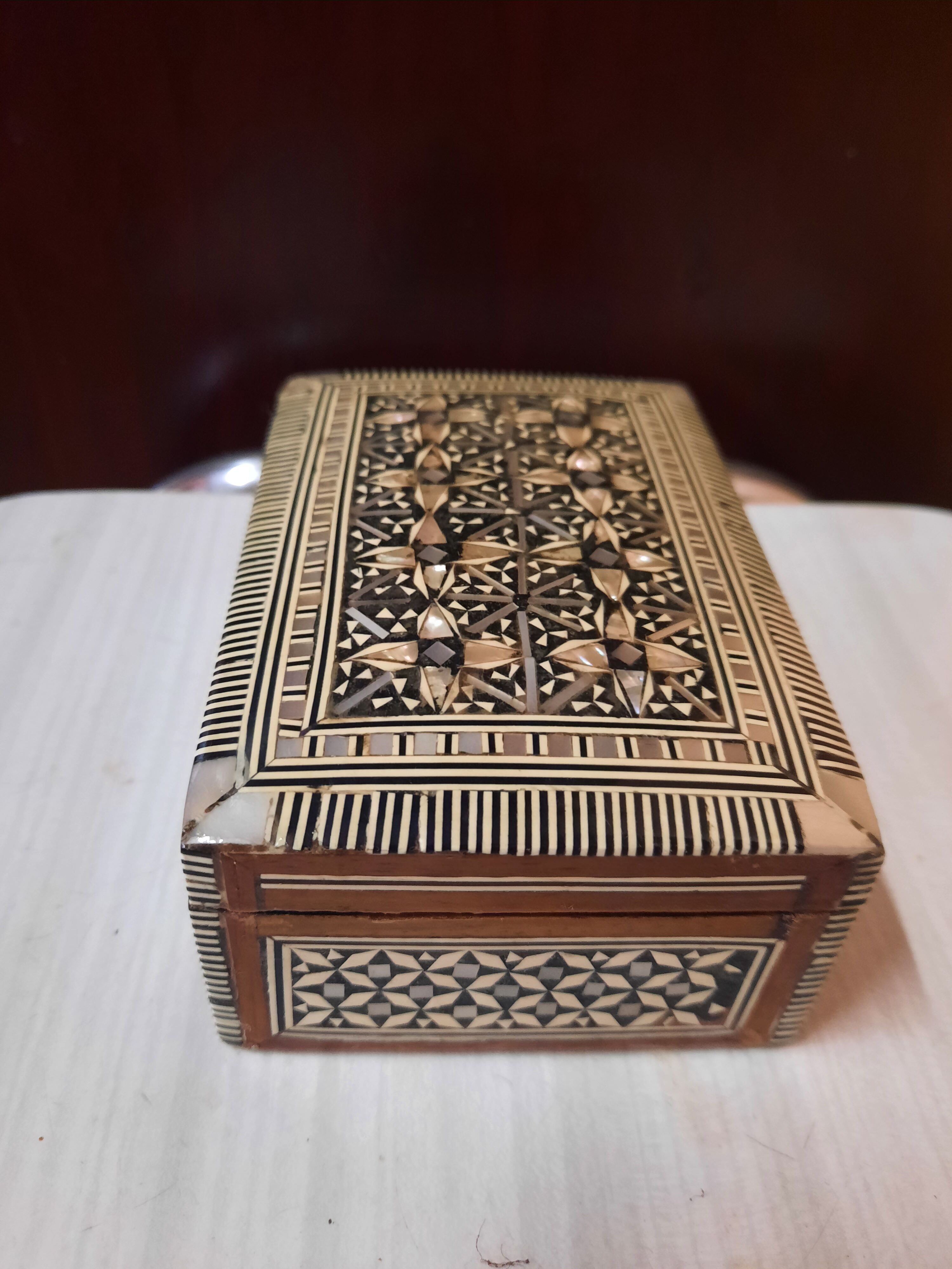 Oriental box in mother-of-pearl marquetry