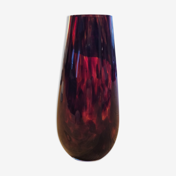 Glass vase in a scaled way