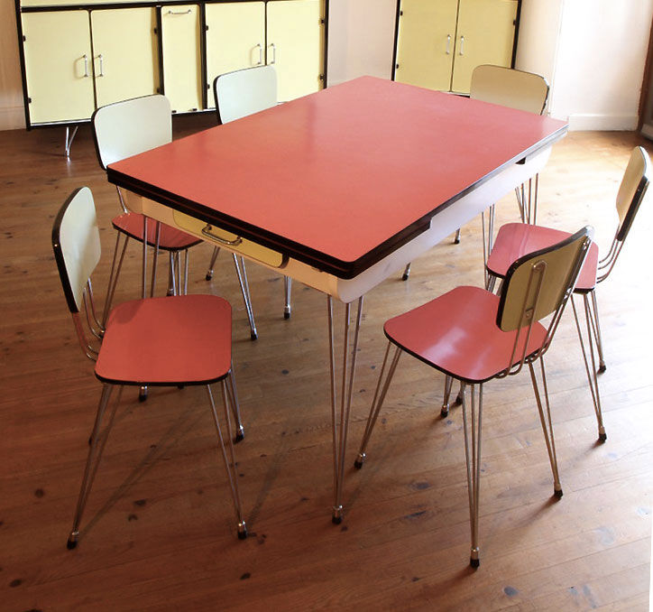 Table et chaises rockabilly en Formica structure Eiffel.