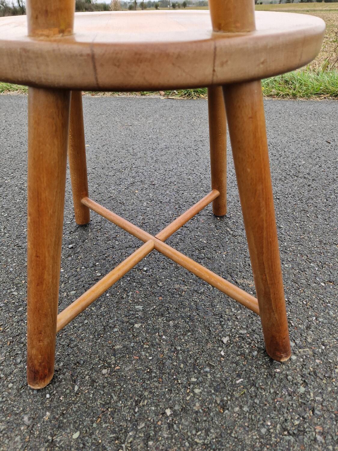 Set of 4 solid organic chairs