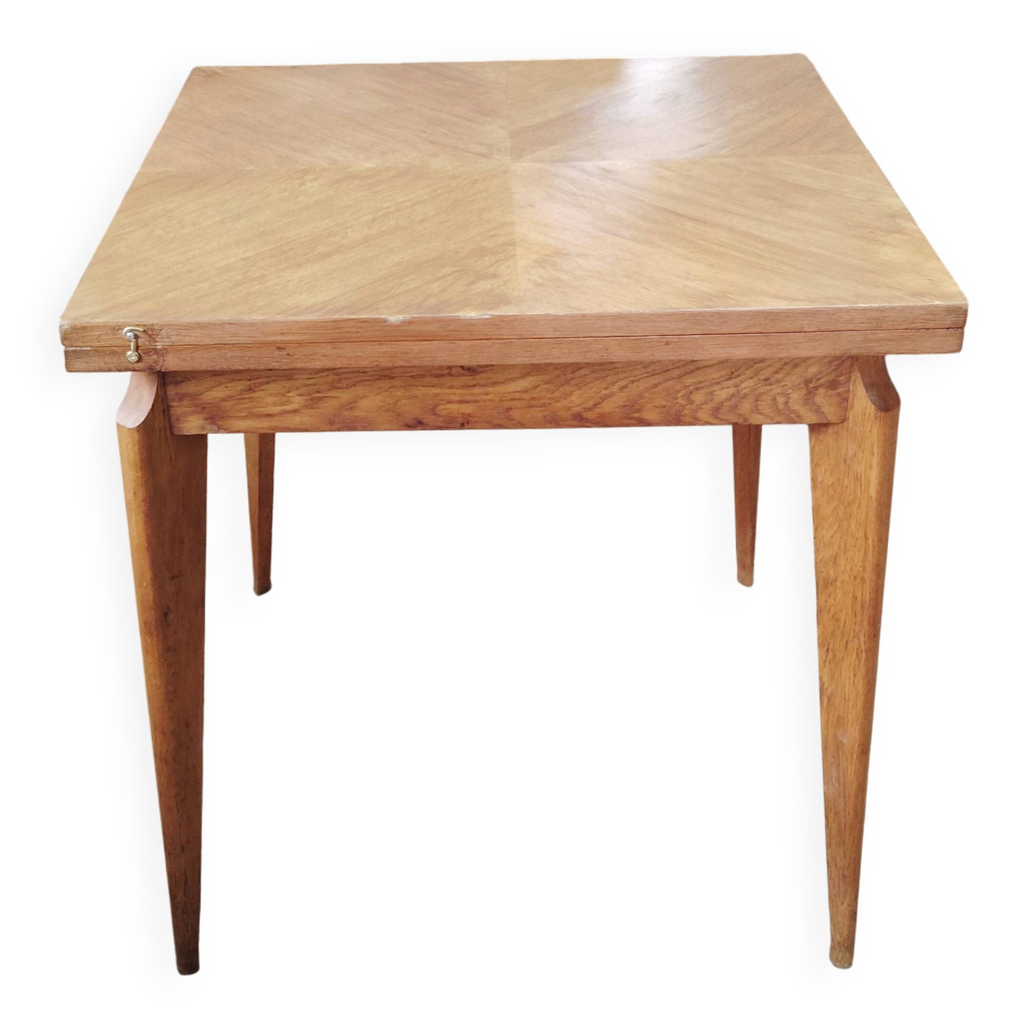 Scandinavian portfolio table
