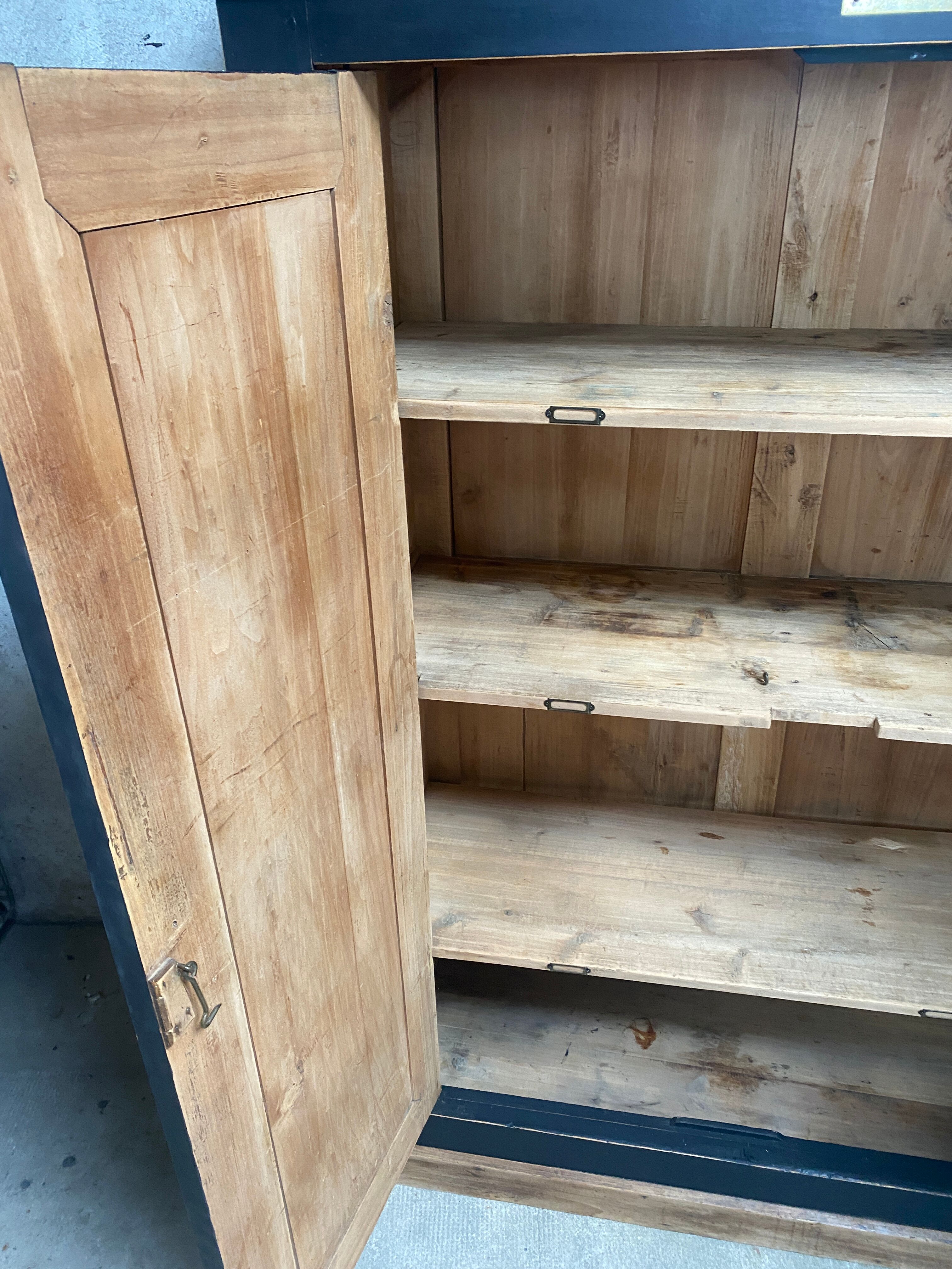 Parisian workshop cabinet 1m72