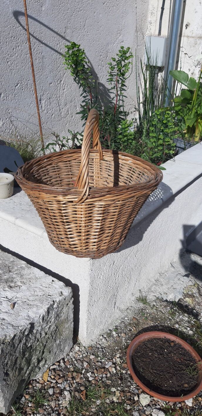 old wicker basket 60/70