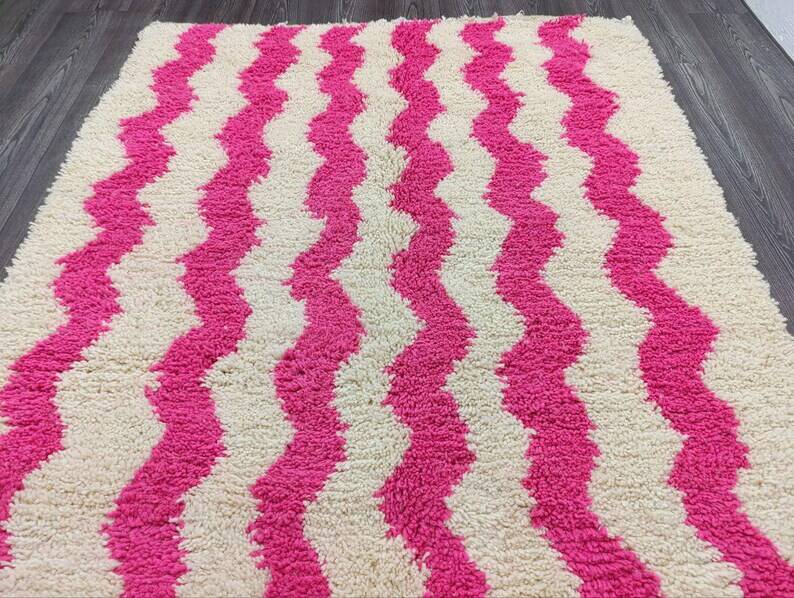 Beige Berber rug with geometric patterns 250cm x 150cm