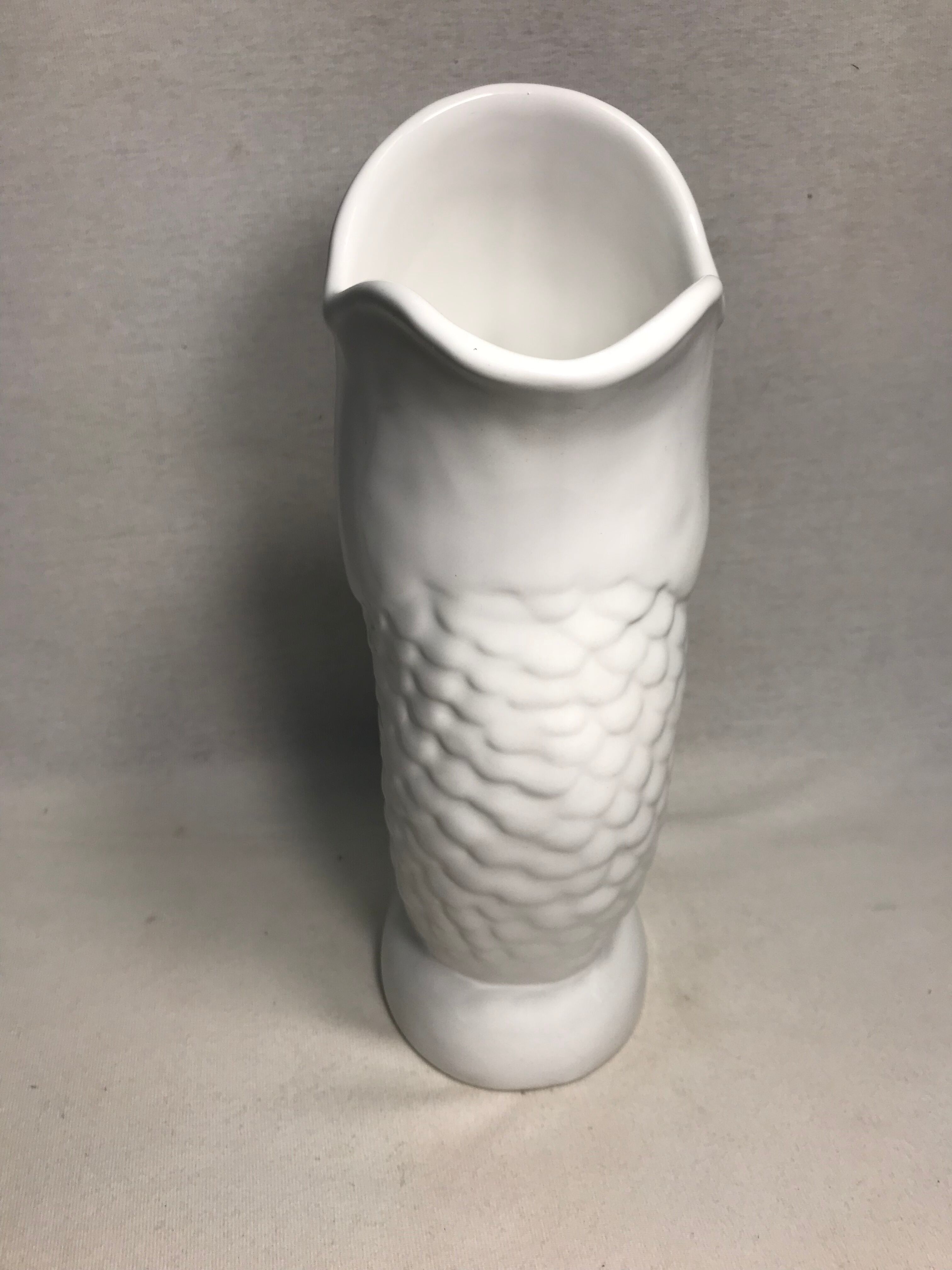 Former pitcher ceramic white shape fish decanter